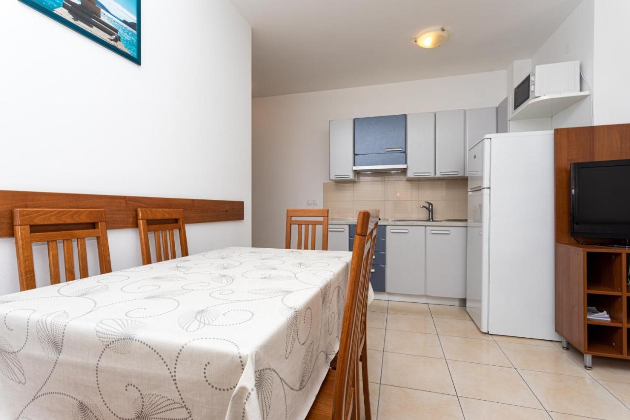 Apartments Crnekovic V Baska  Exterior photo