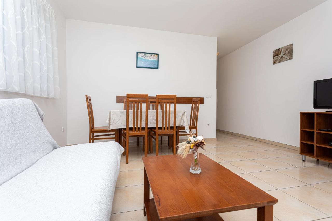 Apartments Crnekovic V Baska  Exterior photo
