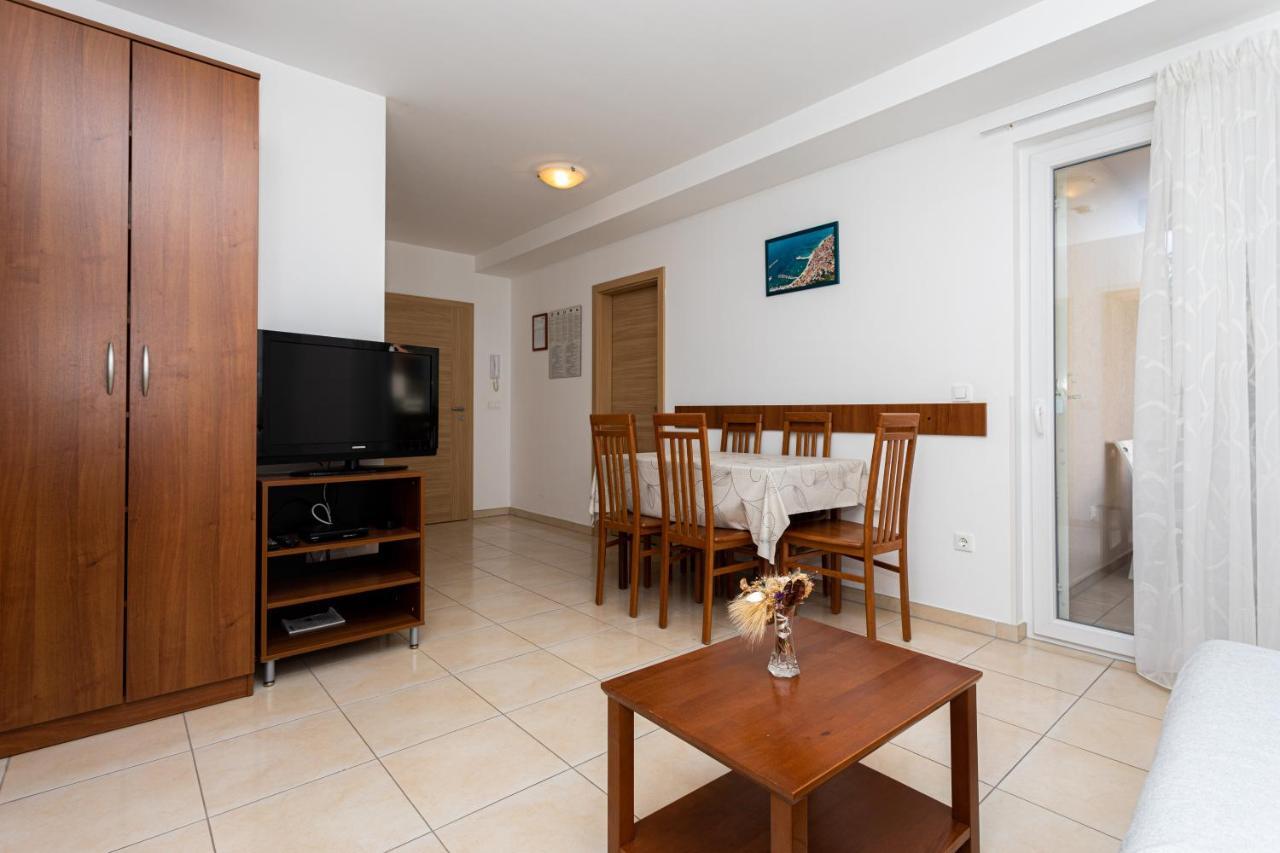 Apartments Crnekovic V Baska  Exterior photo