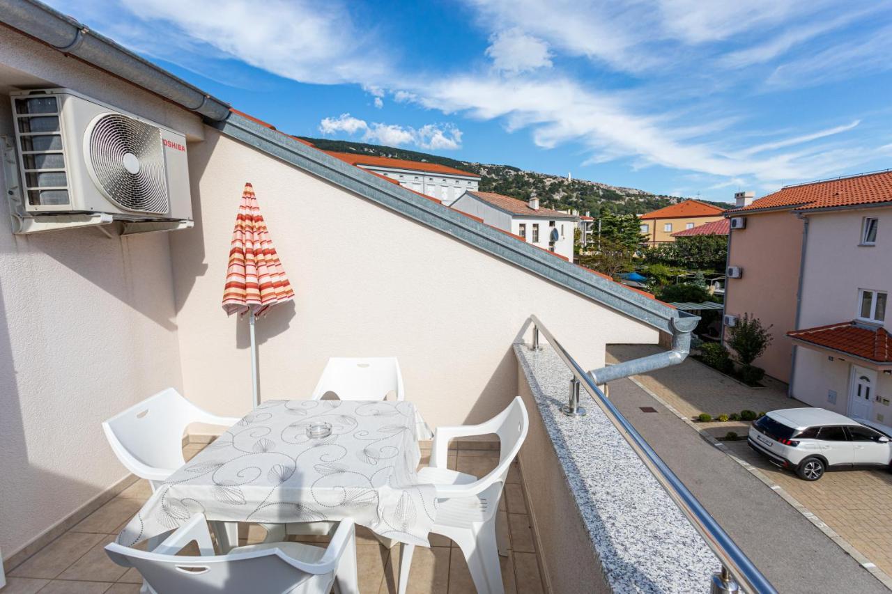 Apartments Crnekovic V Baska  Exterior photo