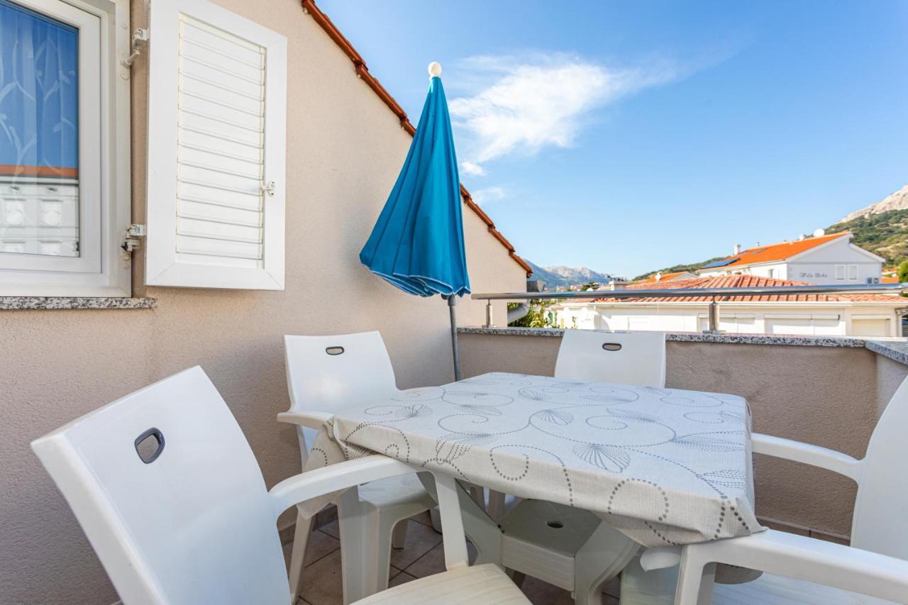 Apartments Crnekovic V Baska  Exterior photo