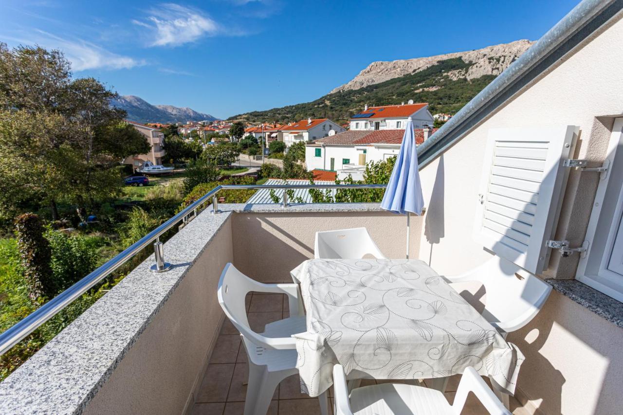 Apartments Crnekovic V Baska  Exterior photo