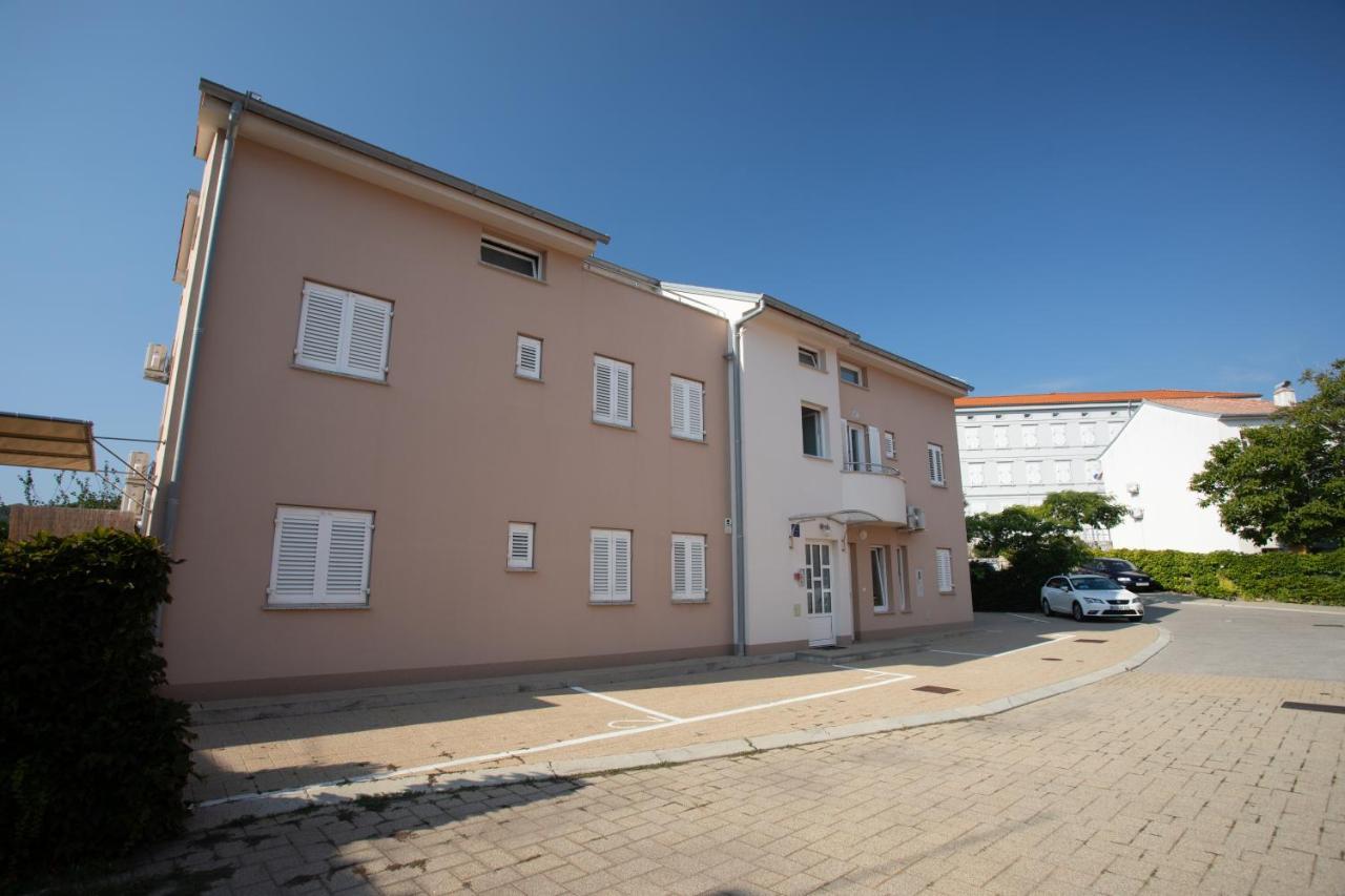 Apartments Crnekovic V Baska  Exterior photo