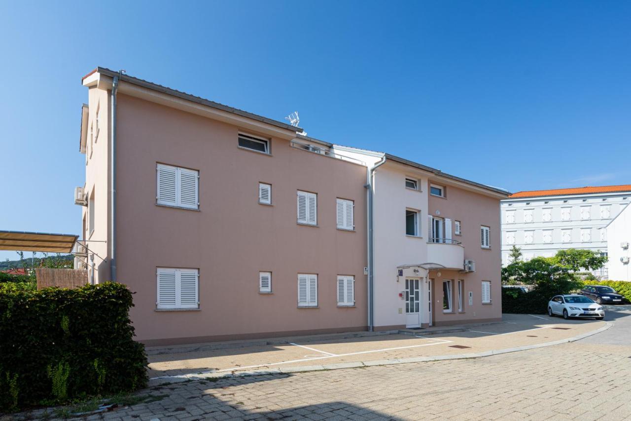 Apartments Crnekovic V Baska  Exterior photo