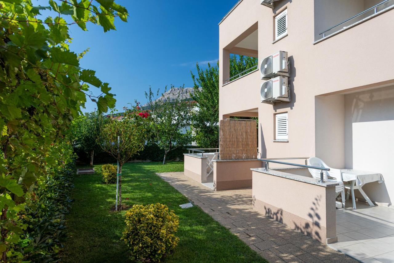 Apartments Crnekovic V Baska  Exterior photo